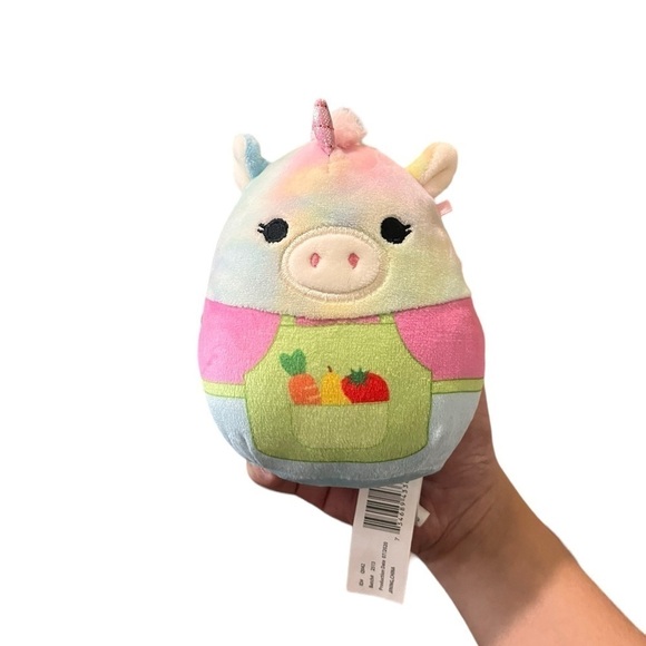 Esmeralda the unicorn Easter gardener edition - Picture 1 of 4